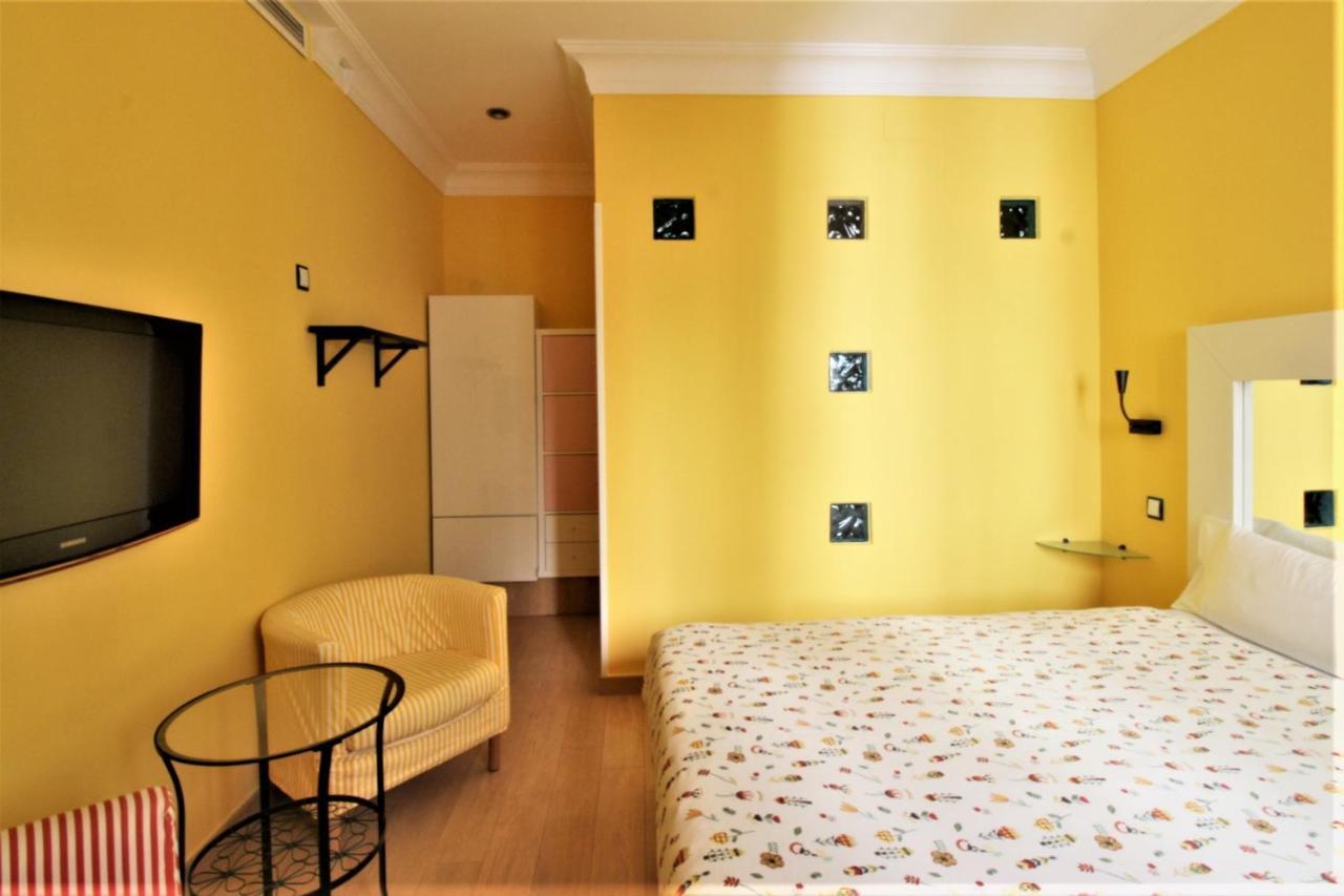 Hostal Arco Iris Madrid Kültér fotó